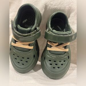 Stride Rite 360 Ocean0 olive green water sneakers